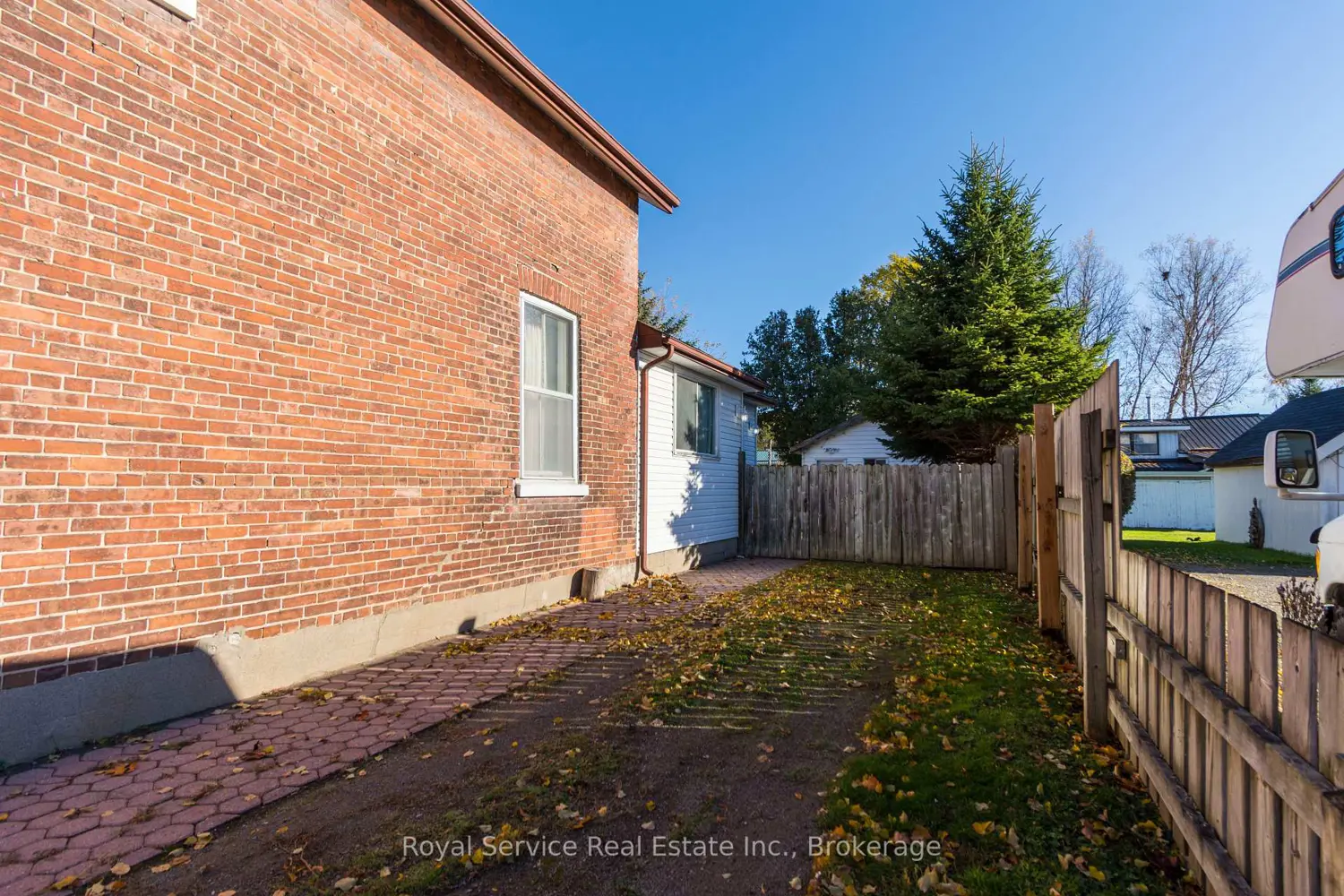 Additional image 16 of 370 Division Street