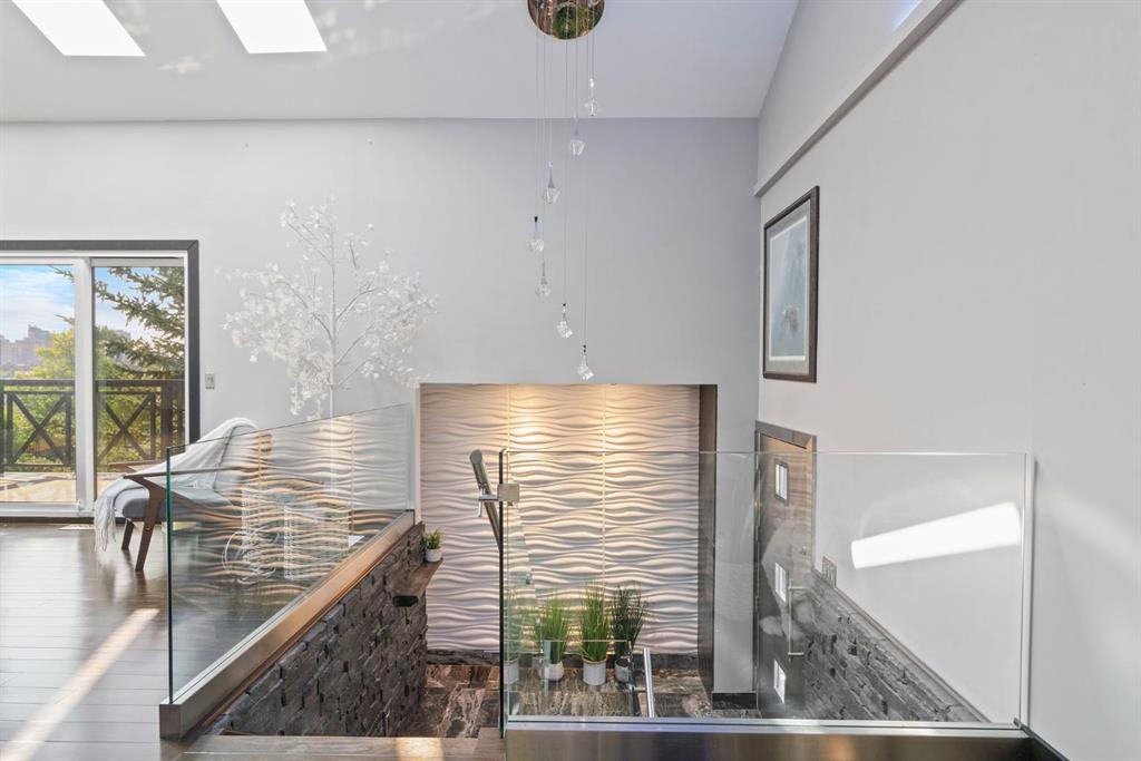 Additional image 4 of 618 10 Street NE, Calgary, AB, T2E 4M9