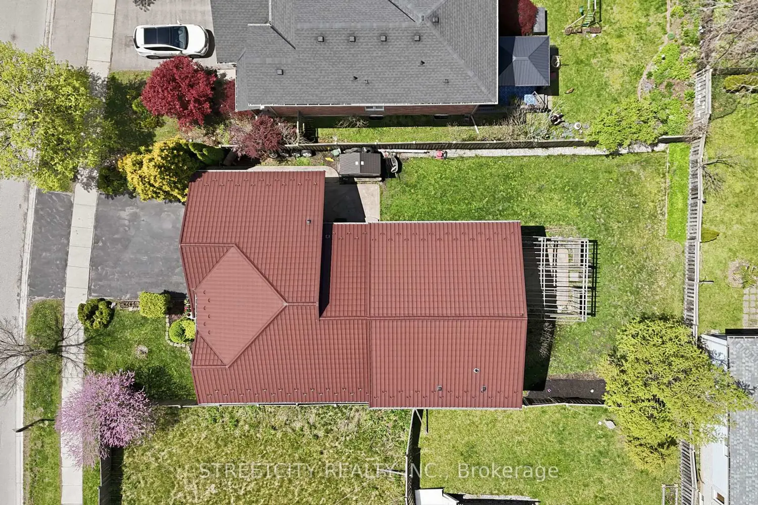 210 Hawthorne Road photo 2