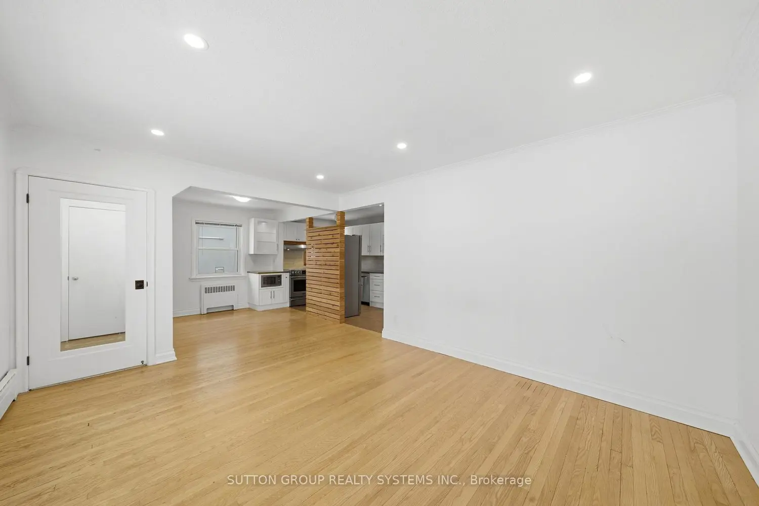 10 Willowhurst Crescent photo 3