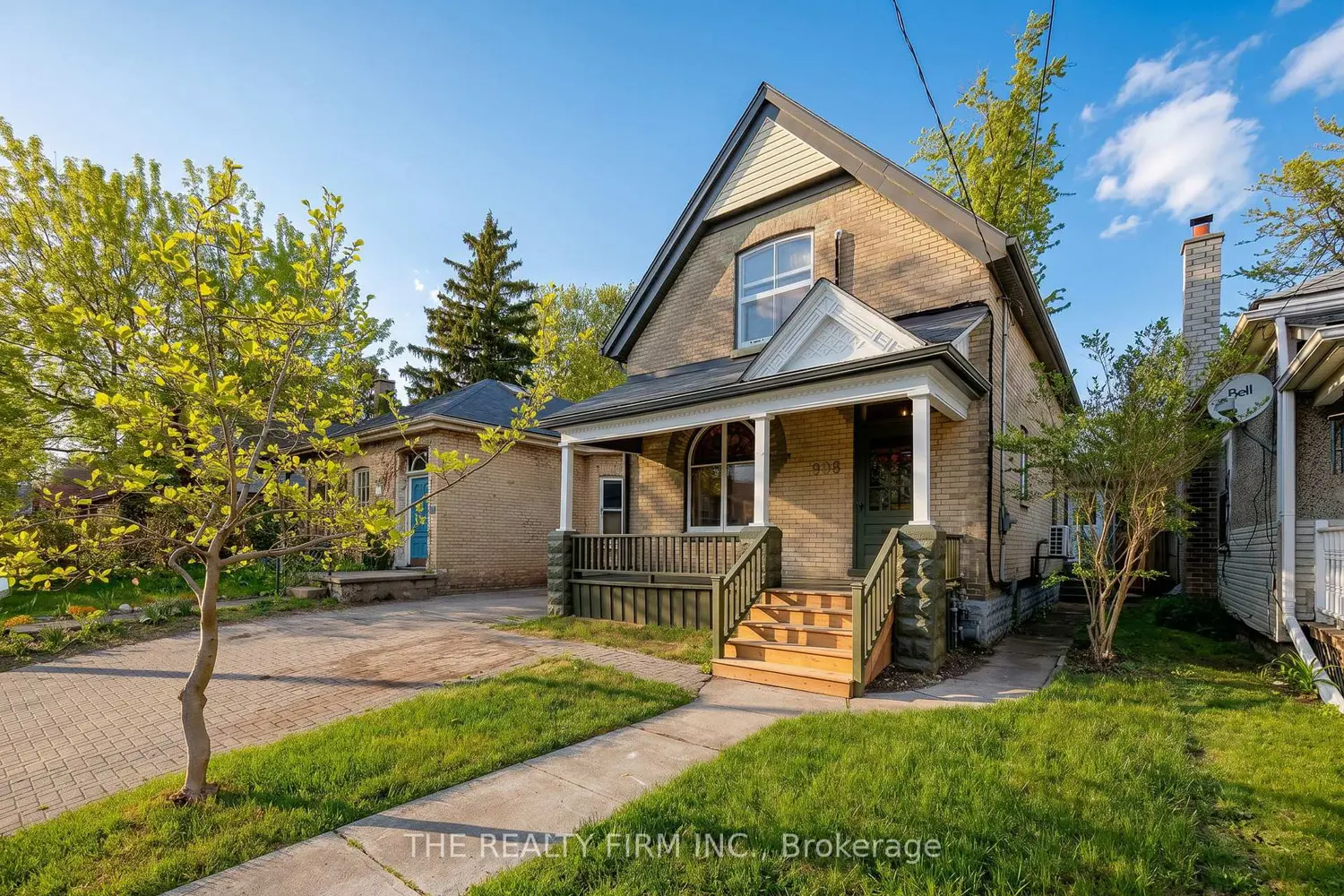 908 Dufferin Avenue