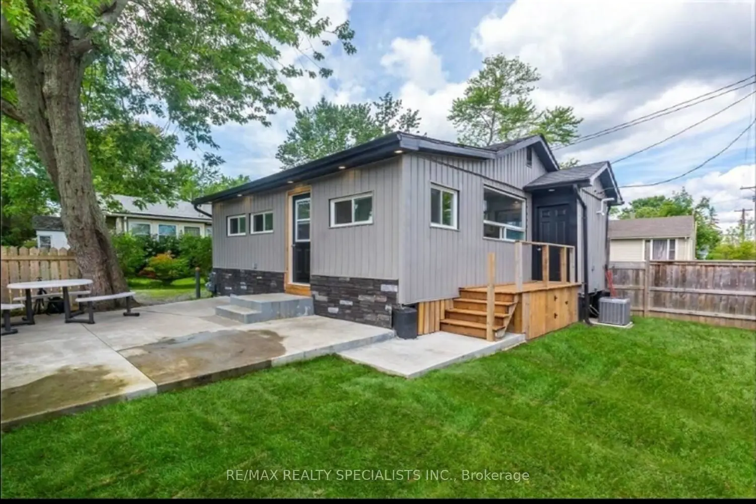 12209 Lakeshore Road