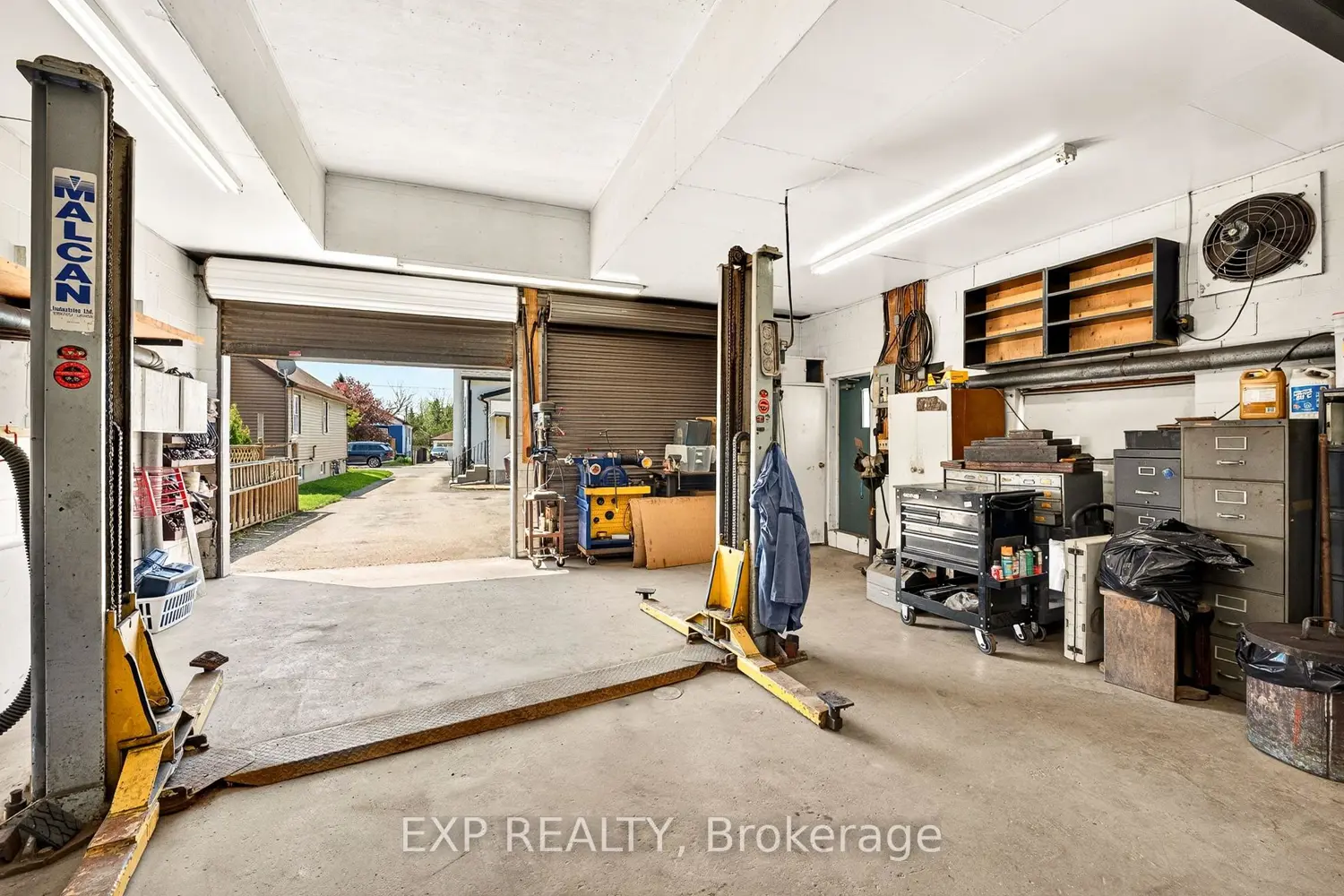 Additional image 15 of 6441 Monroe Street