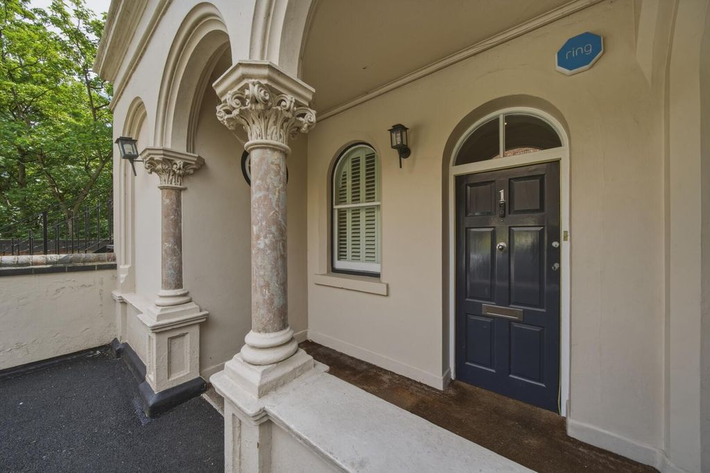 Additional image 2 of 3 bed flat for saleNewcastle Drive, The Park NG7