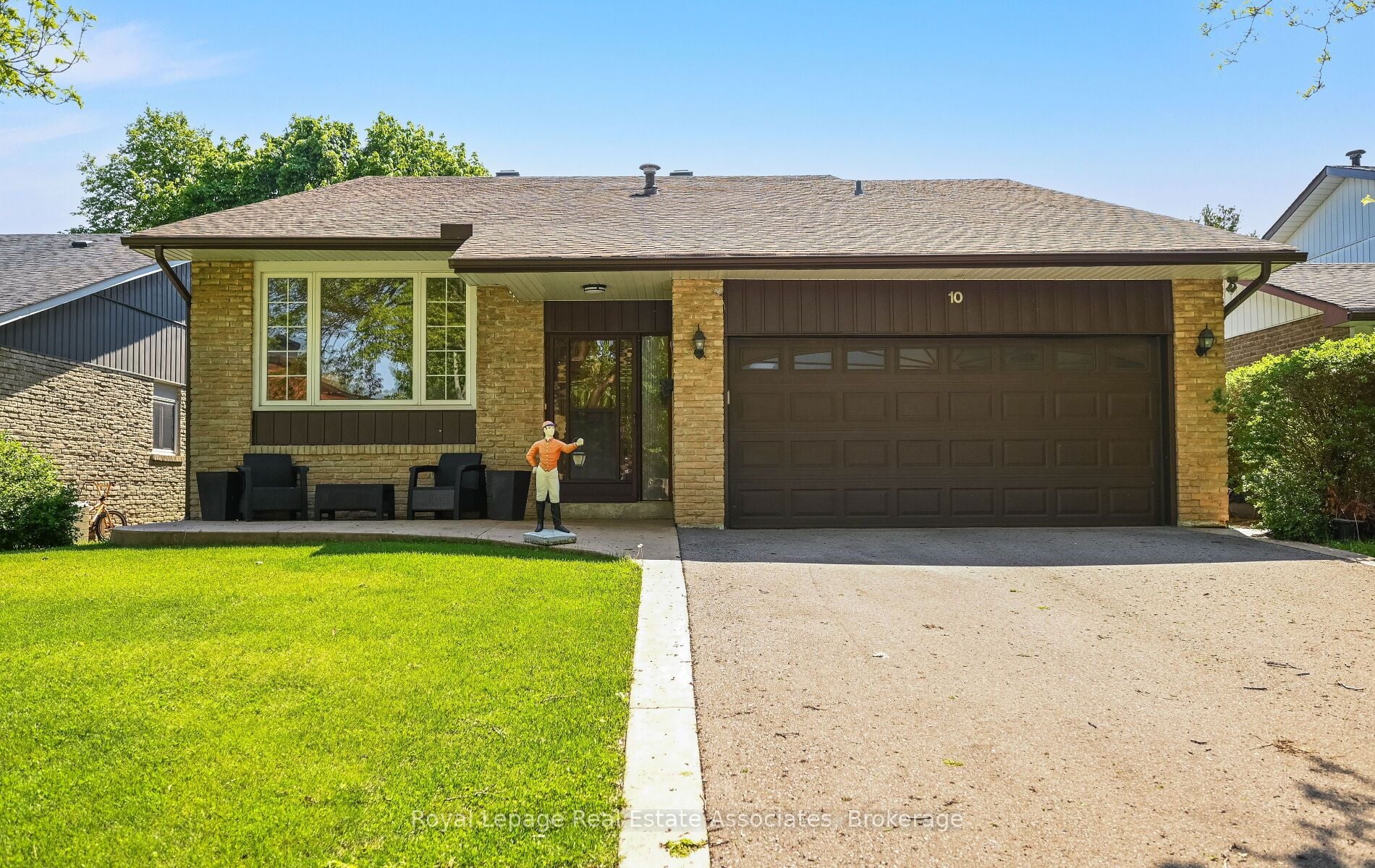 10 Charing Drive, Mississauga, ON, L5N 1E9