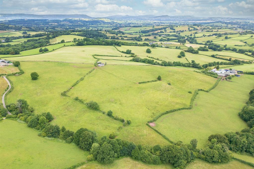 3 bed farmhouse for saleLlangwm, Usk NP15