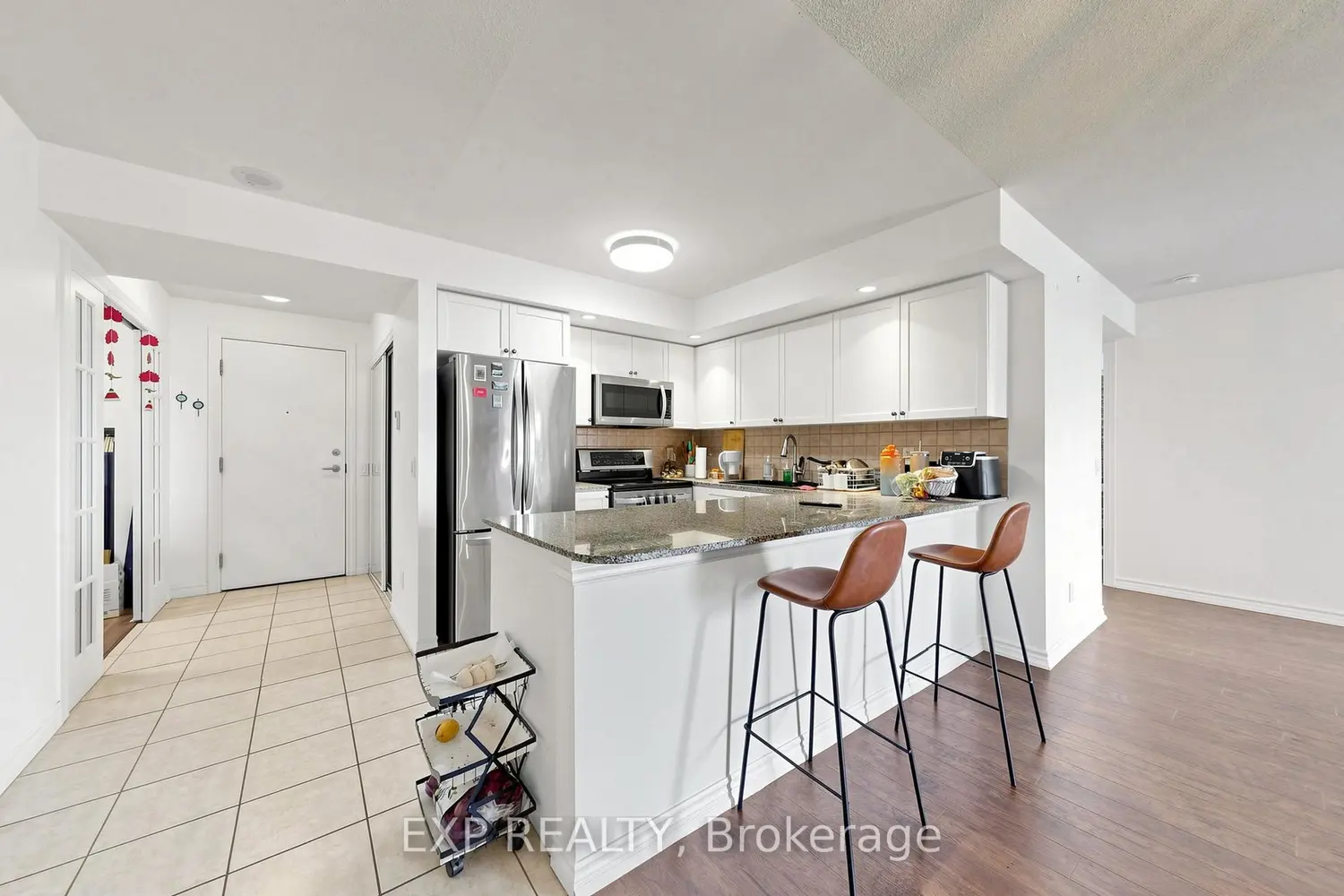5233 Dundas Street 1428 photo 2