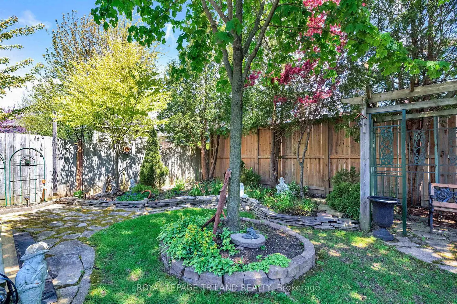 Additional image 17 of 998 Gabor Street