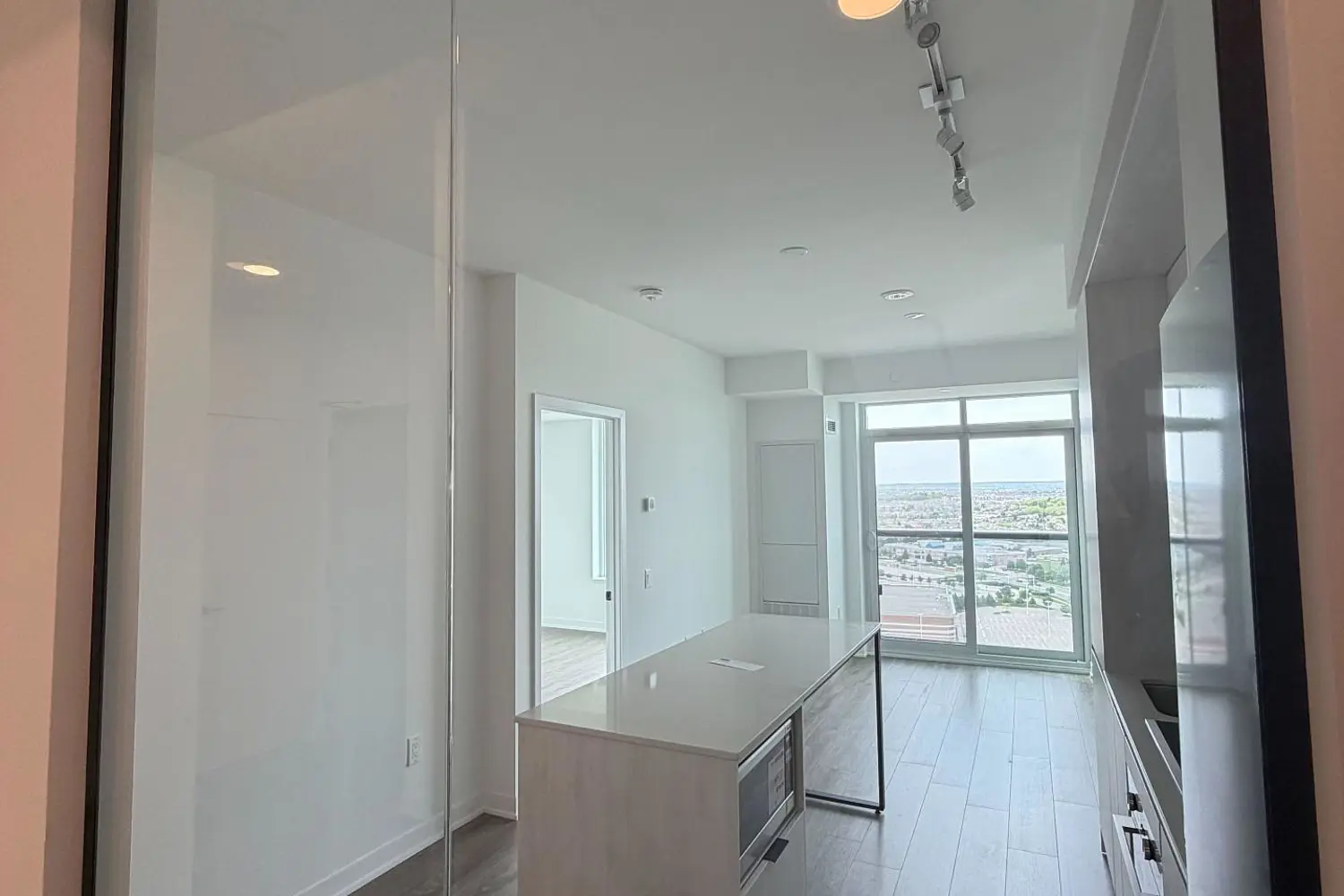 Additional image 18 of 2495 Eglinton Avenue 2407
