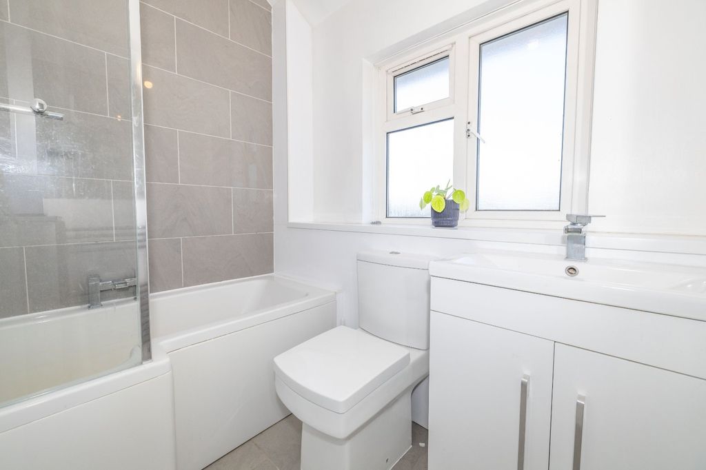 Additional image 8 of 3 bed semi-detached house for saleTrinity Road, Sittingbourne, Kent ME10