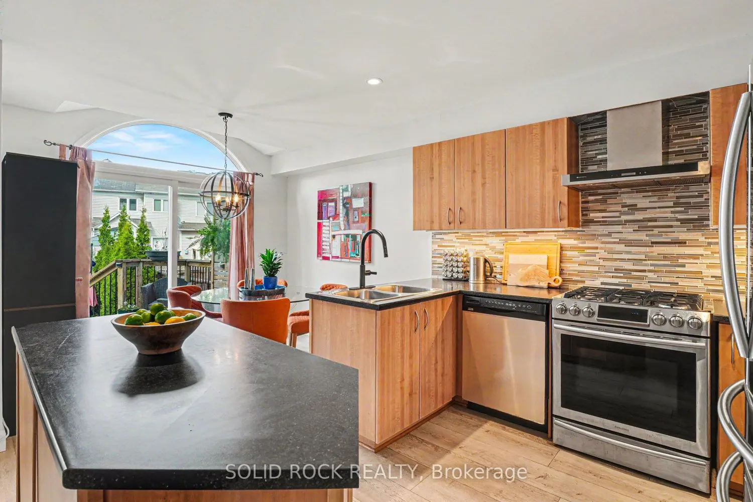 Additional image 5 of 2064 Dunollie Crescent
