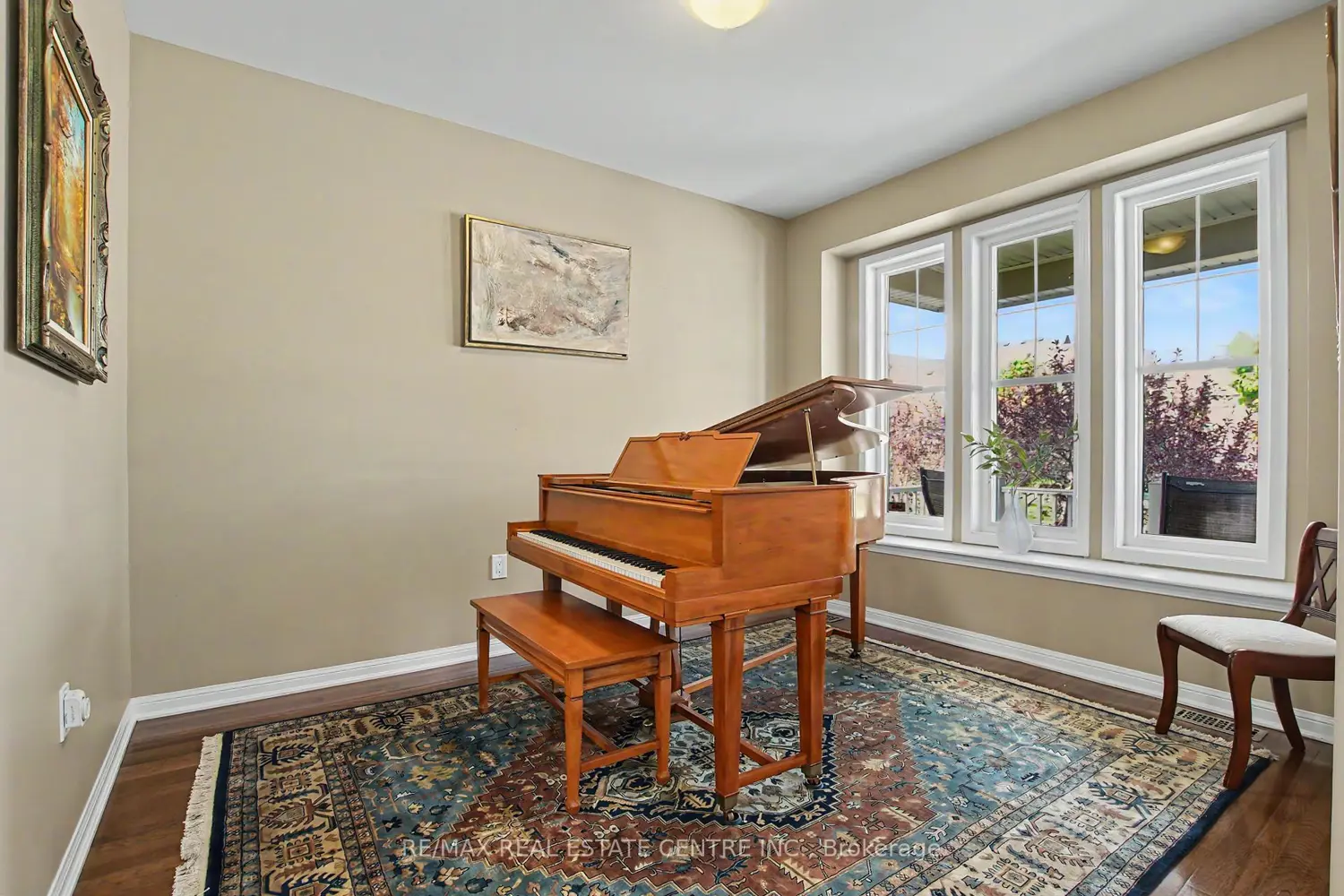 379 Wettlaufer Terrace photo 3
