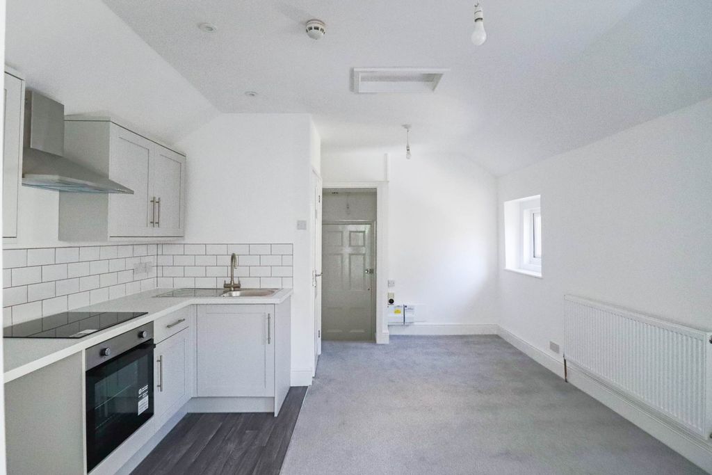 1 bed flat for saleLovers Walk, Great First Time Buyers Opportunity BS23 photo 5