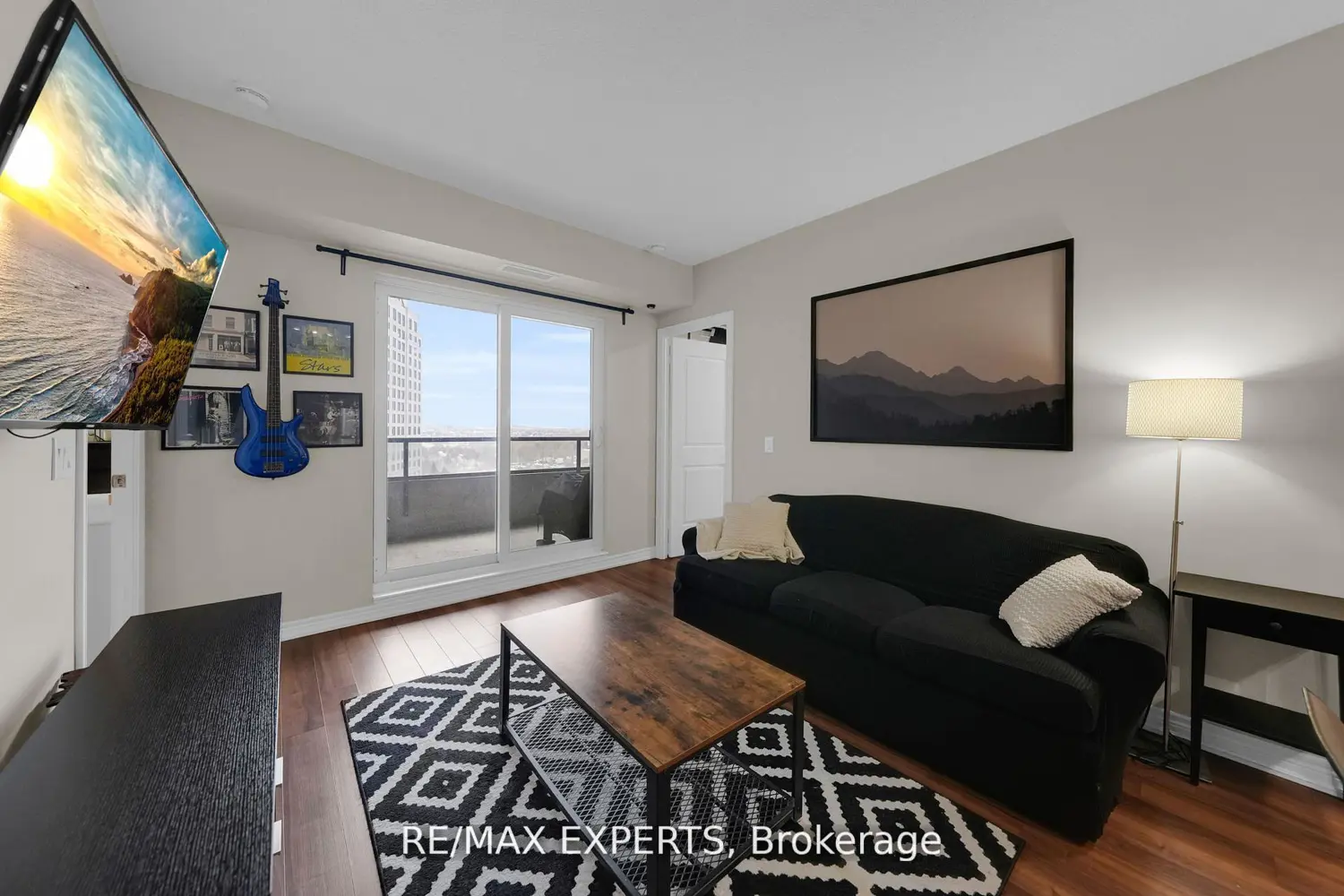 Additional image 4 of 9255 Jane Street 701