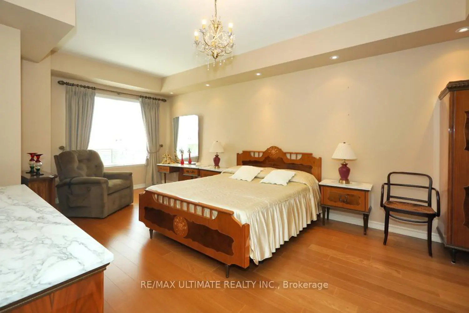 Additional image 7 of 9235 Jane Street 407