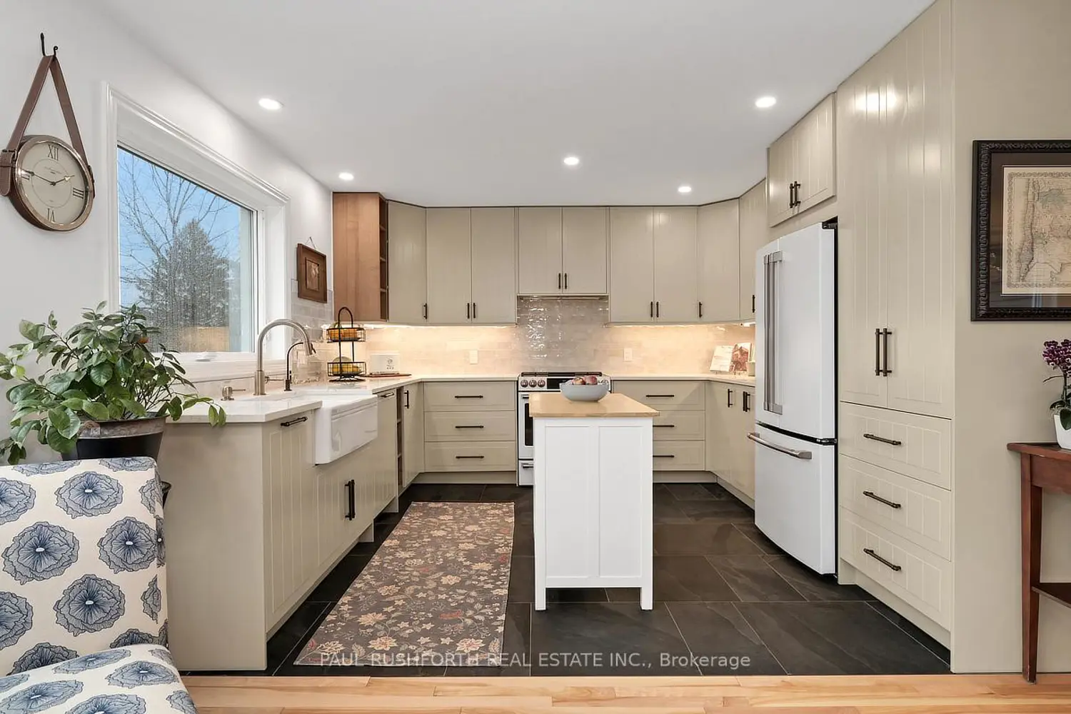 4153 Birchgrove Road photo 3