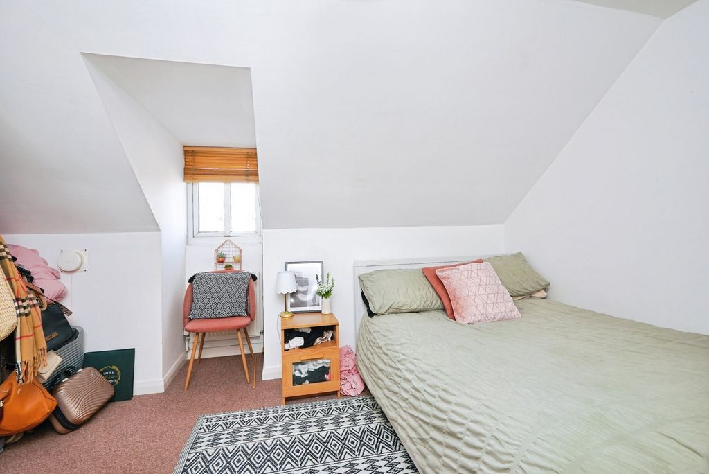 3 bed maisonette for saleStation Road, Folkestone CT19 photo 5
