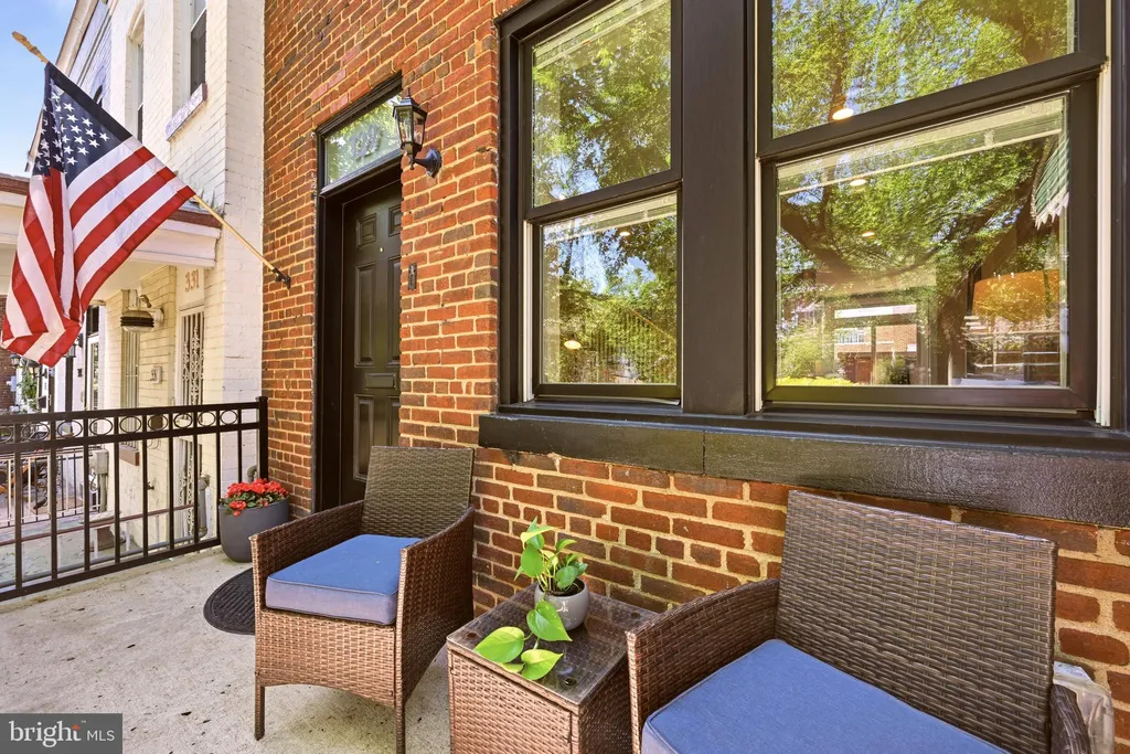 329 17th Street SE, Washington, DC 20003 photo 3