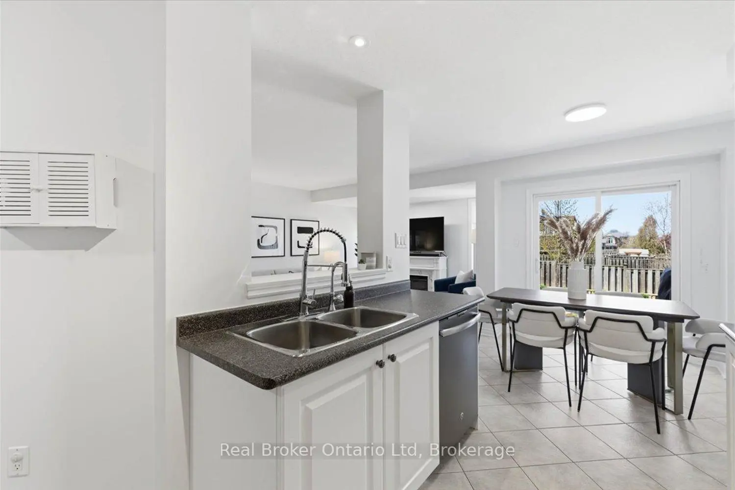 32 Laughland Lane photo 4