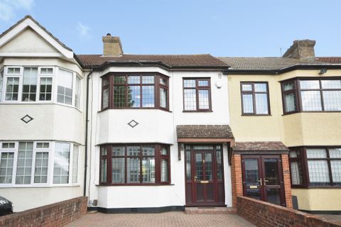 Belgrave Avenue, Romford RM2