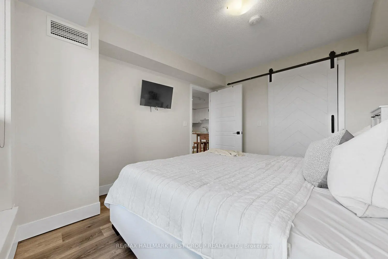 Additional image 14 of 1255 Bayly Street 605