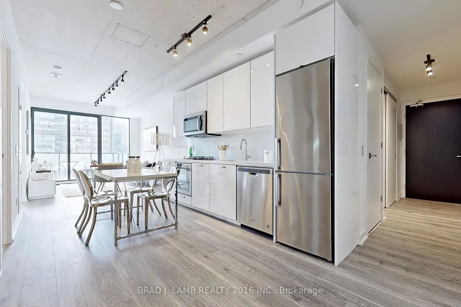55 Ontario Street 305 photo 4