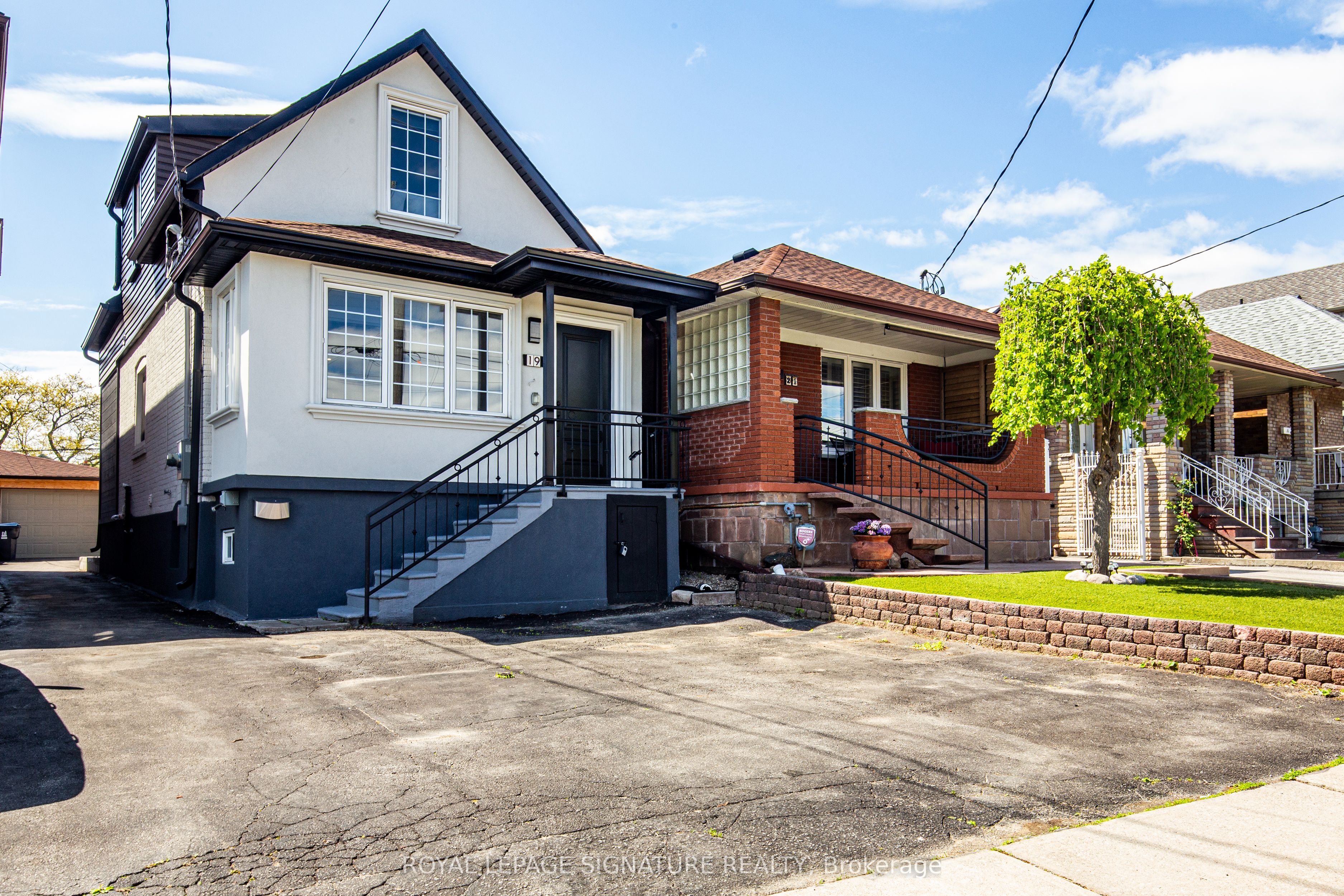 19 Schell Avenue, Toronto, ON, M6E 2S7