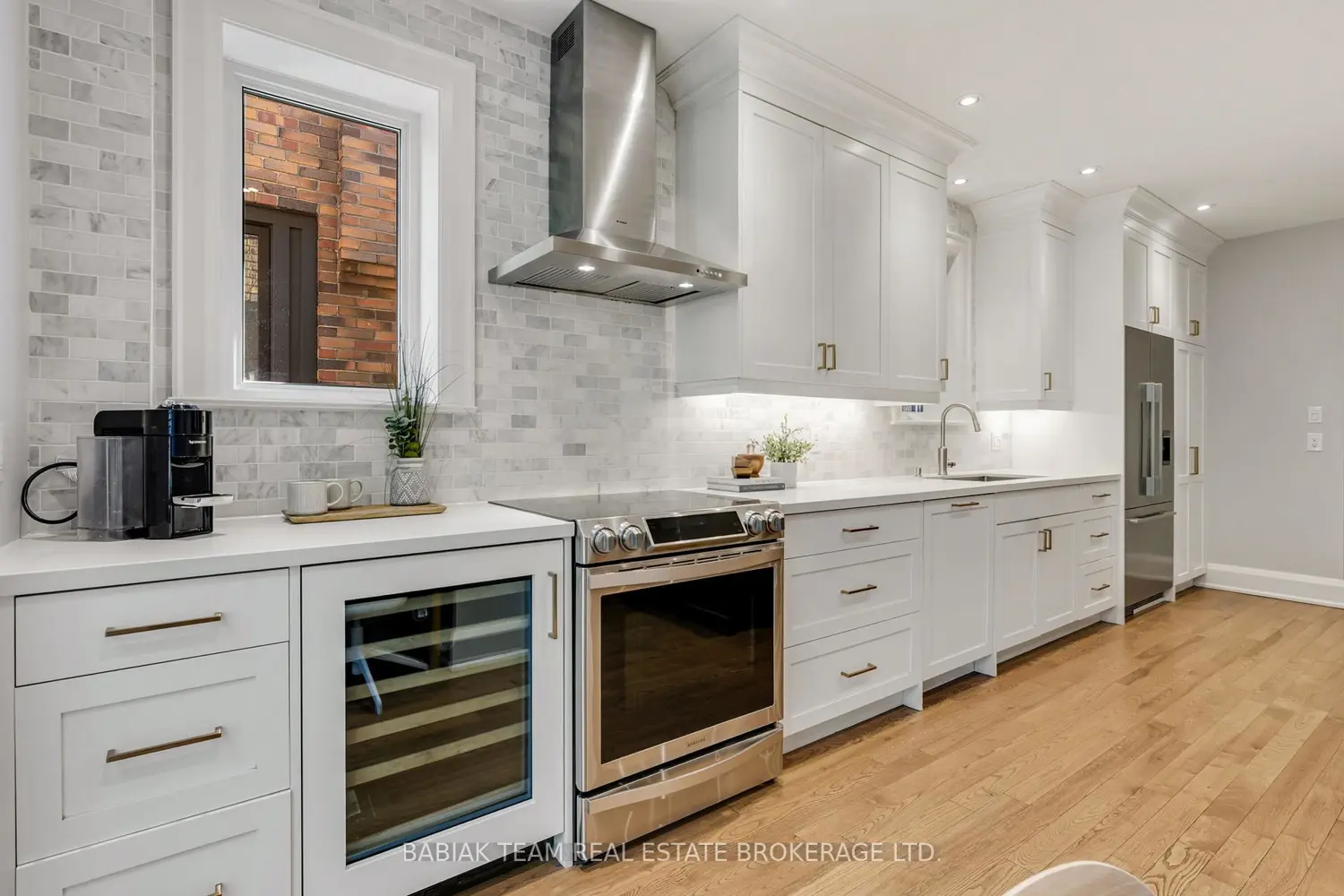 383 Armadale Avenue photo 5