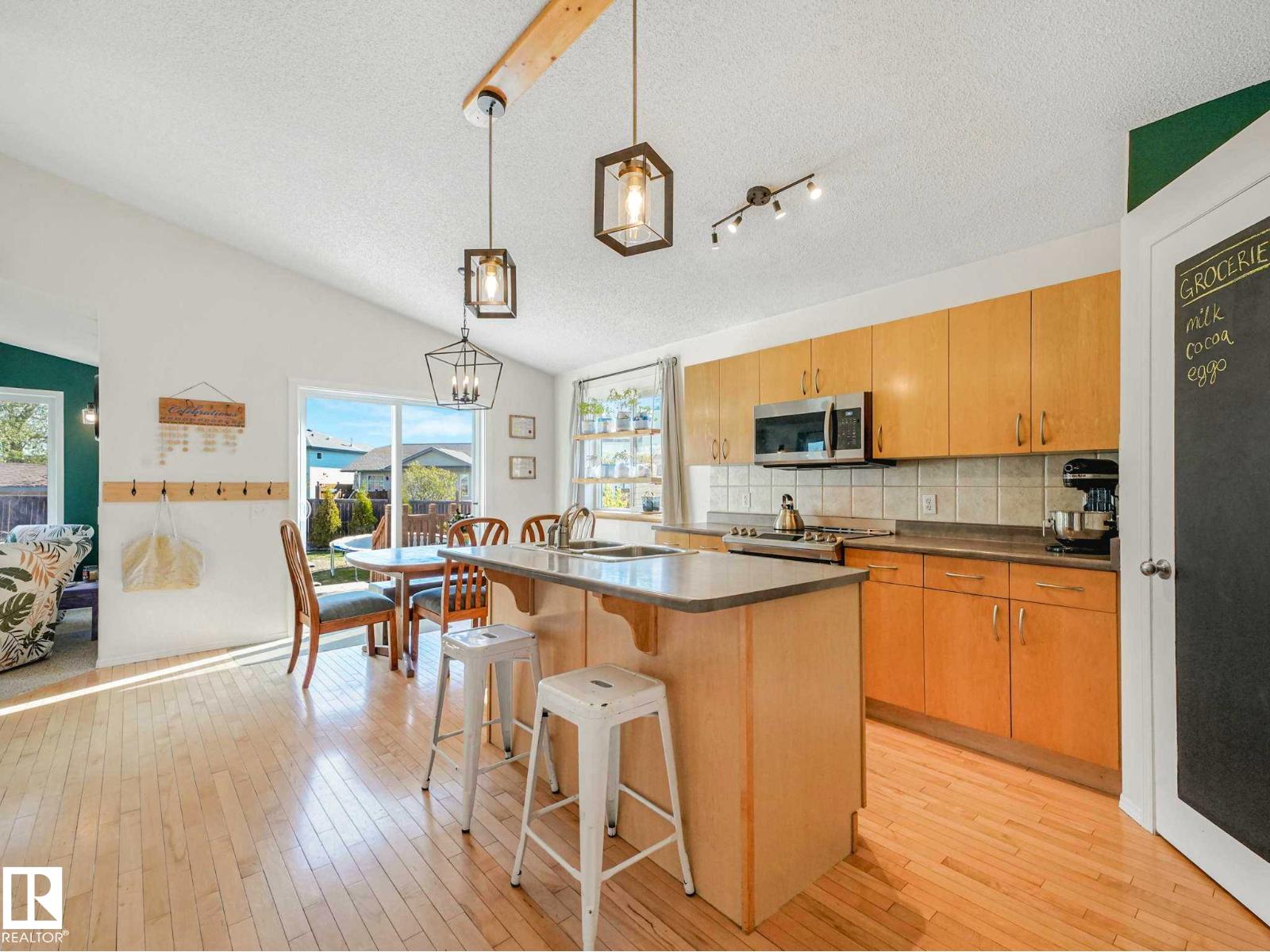 Additional image 4 of 3608 130 Avenue NW, Edmonton, AB, T8H1X3