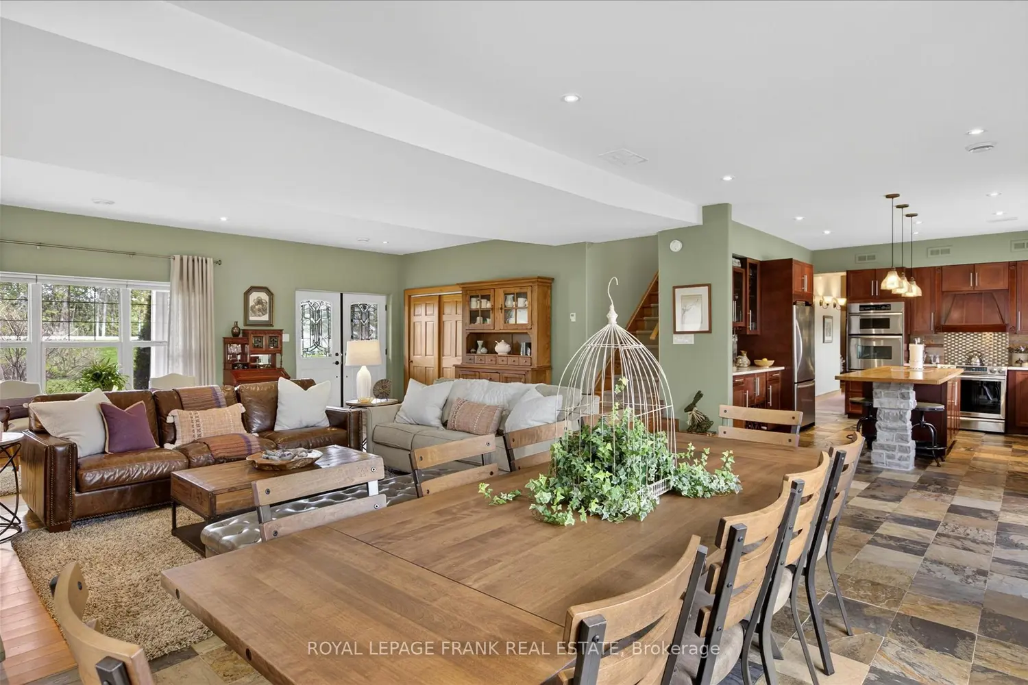 369 Douglas Road photo 3