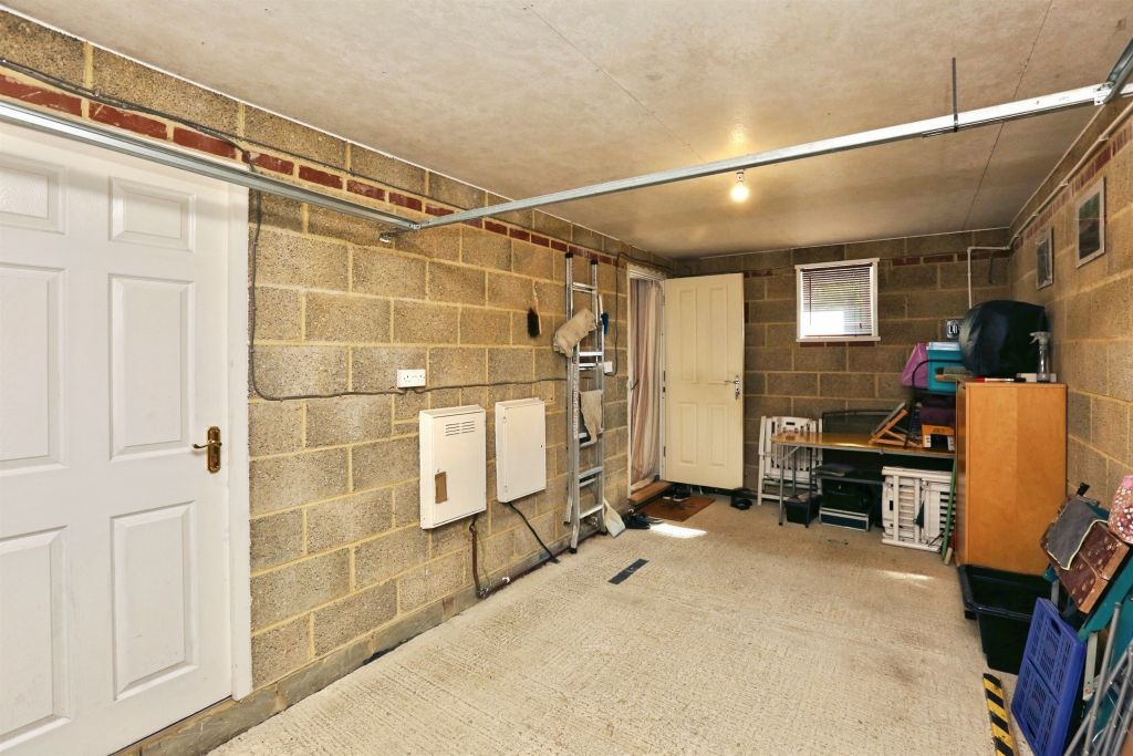 Additional image 12 of 2 bed flat for saleDeer Walk, Hedge End, Southampton SO30