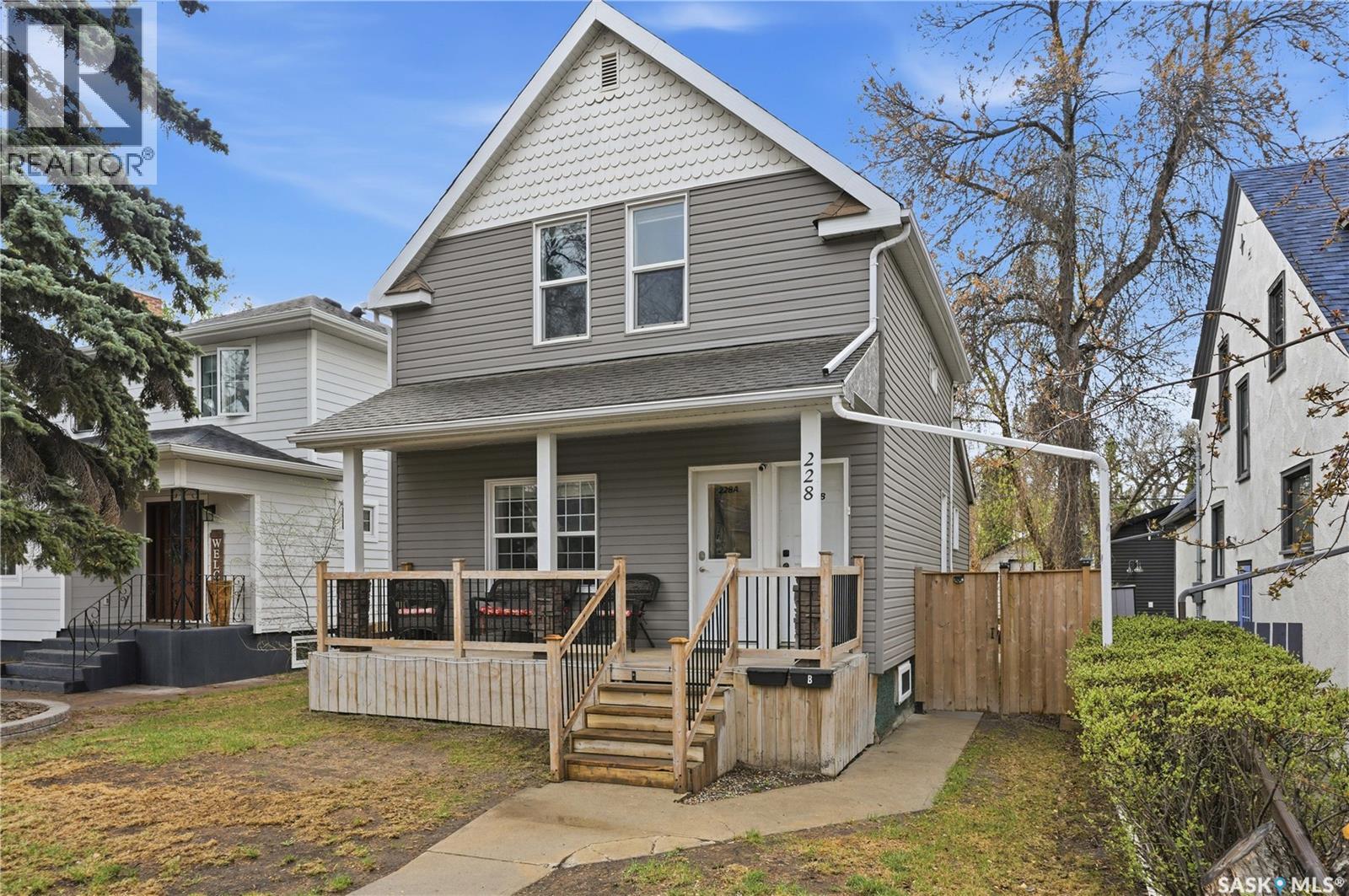 228 8th STREET E