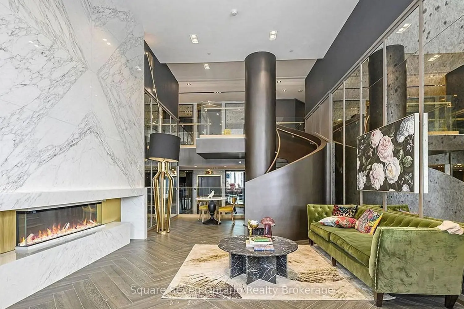 395 Dundas Street 820