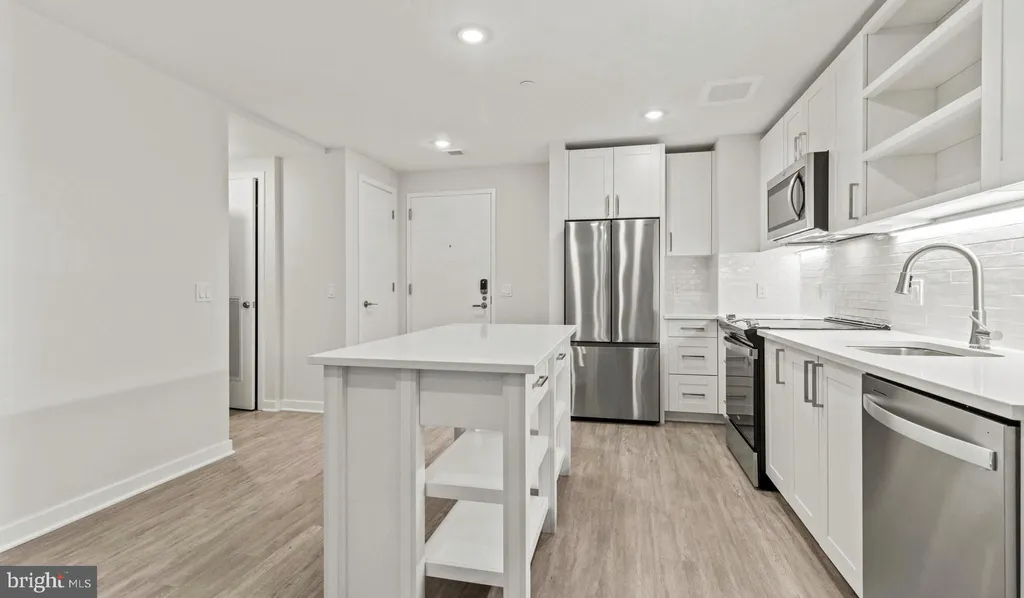 Additional image 31 of 4000 Wisconsin Avenue NW Unit 4K-493, Washington, DC 20016