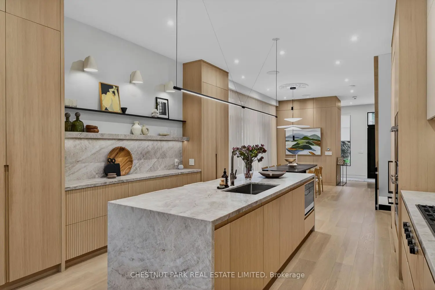 90 Macpherson Avenue photo 4
