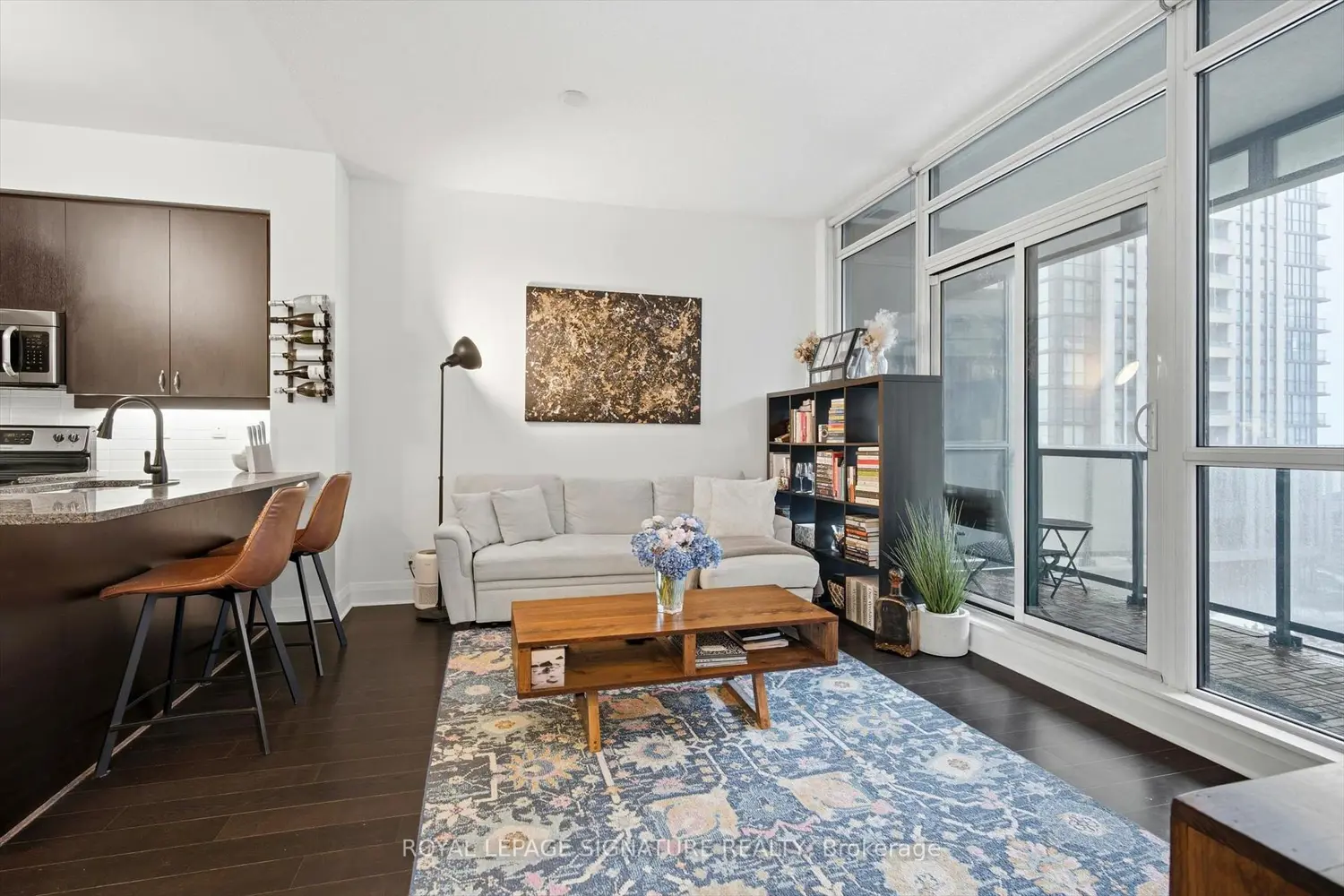 1185 The Queensway 527 photo 3