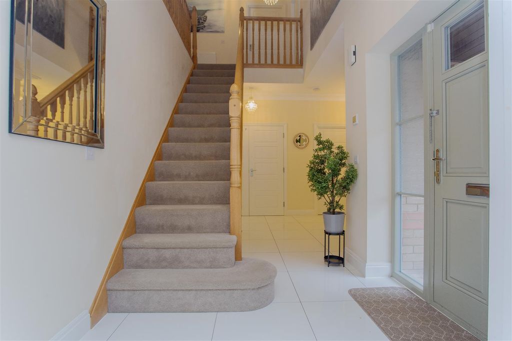 Additional image 12 of 5 bed detached house for saleVawser Crescent, Peterborough PE3