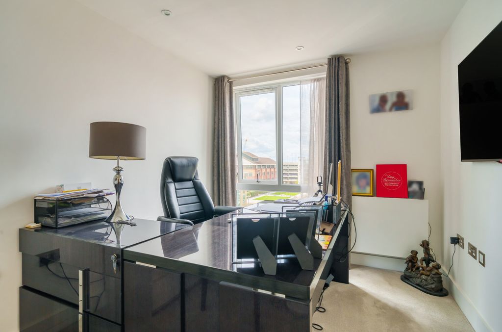 Additional image 5 of 3 bed flat for saleMaritime Walk, Ocean Village, Southampton SO14