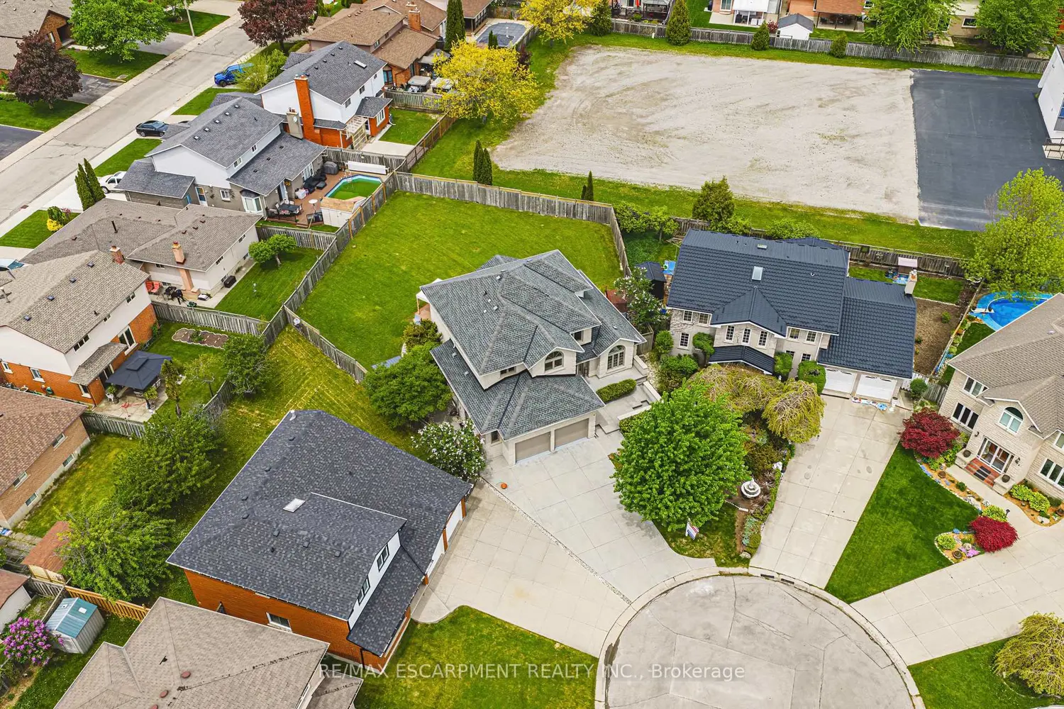 Additional image 2 of 301 Parkwood Crescent