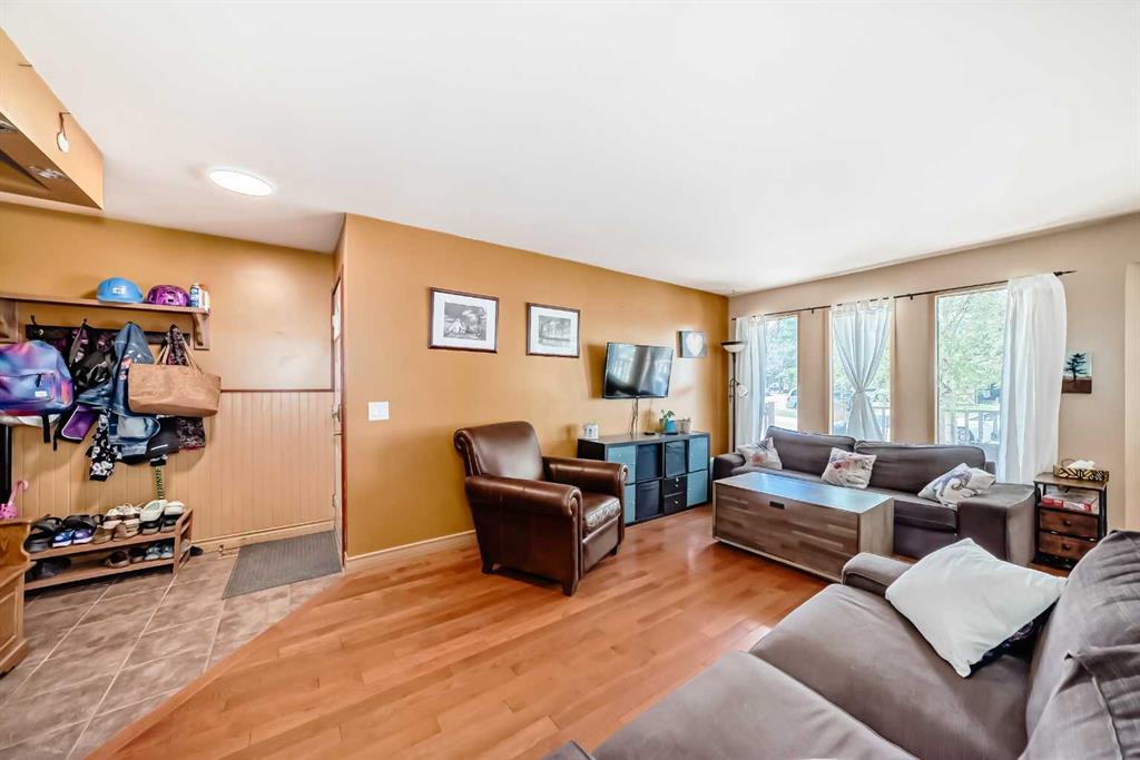 Additional image 4 of 52 Beacham Road NW, Calgary, AB, T3K 1S4