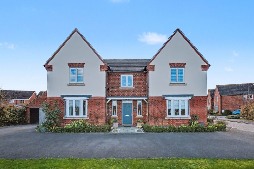 5 bed detached house for saleJoyce Way, Steventon OX13