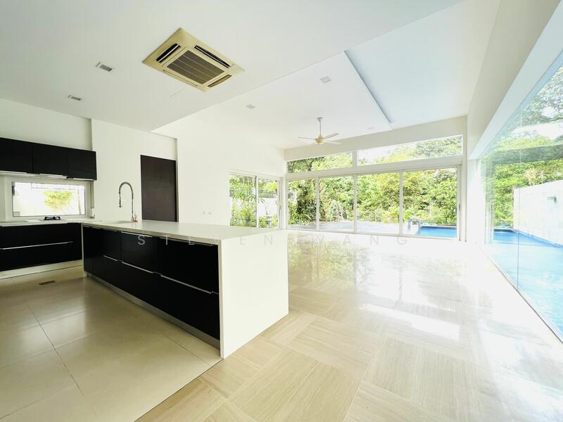 Holland Road Stunning Bungalow with Pool and Greenery View