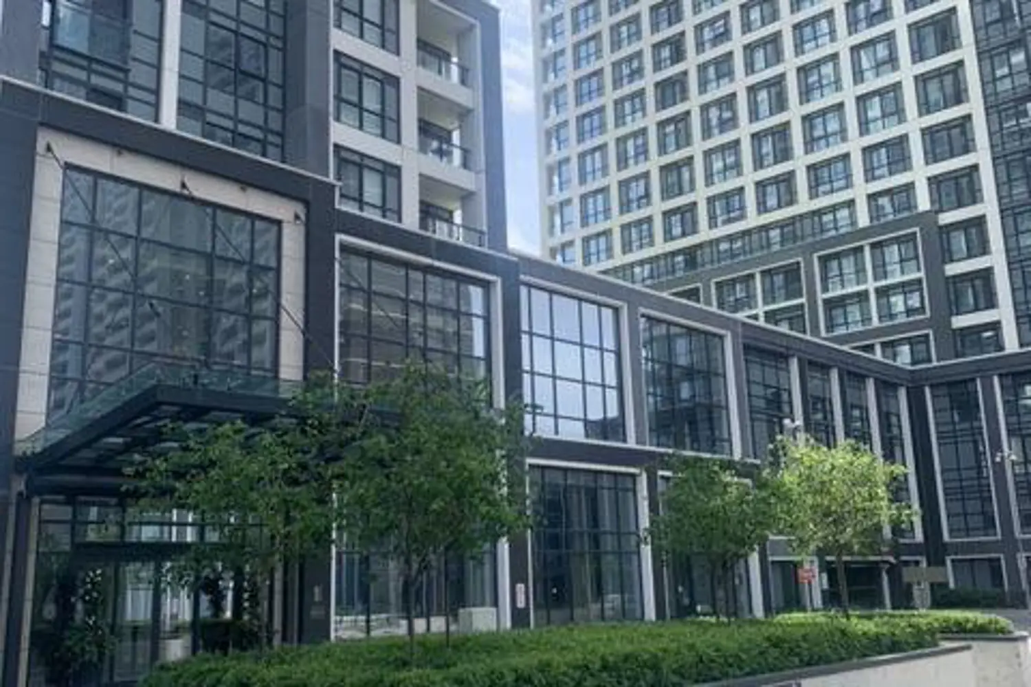 7 Mabelle Avenue 2010