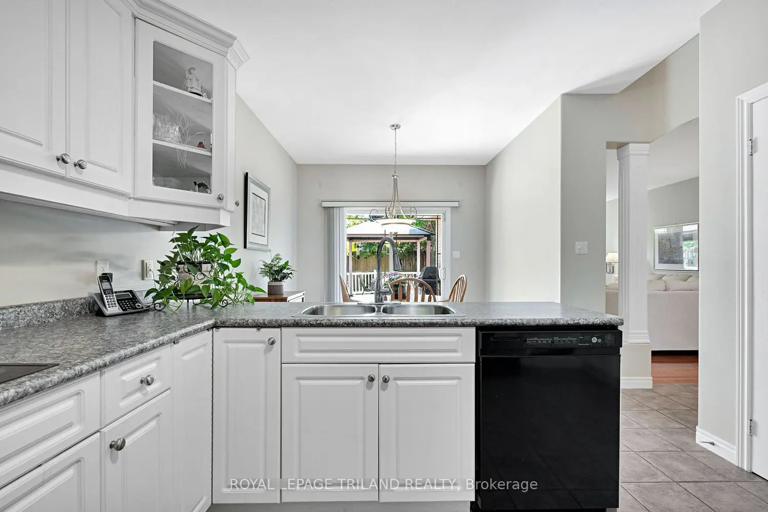Additional image 5 of 998 Gabor Street