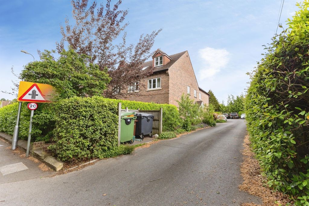 Additional image 12 of 2 bed flat for saleWallingford Road, Goring, Reading RG8