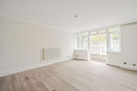 Gloucester Court, Swan Street, Southwark, London SE1