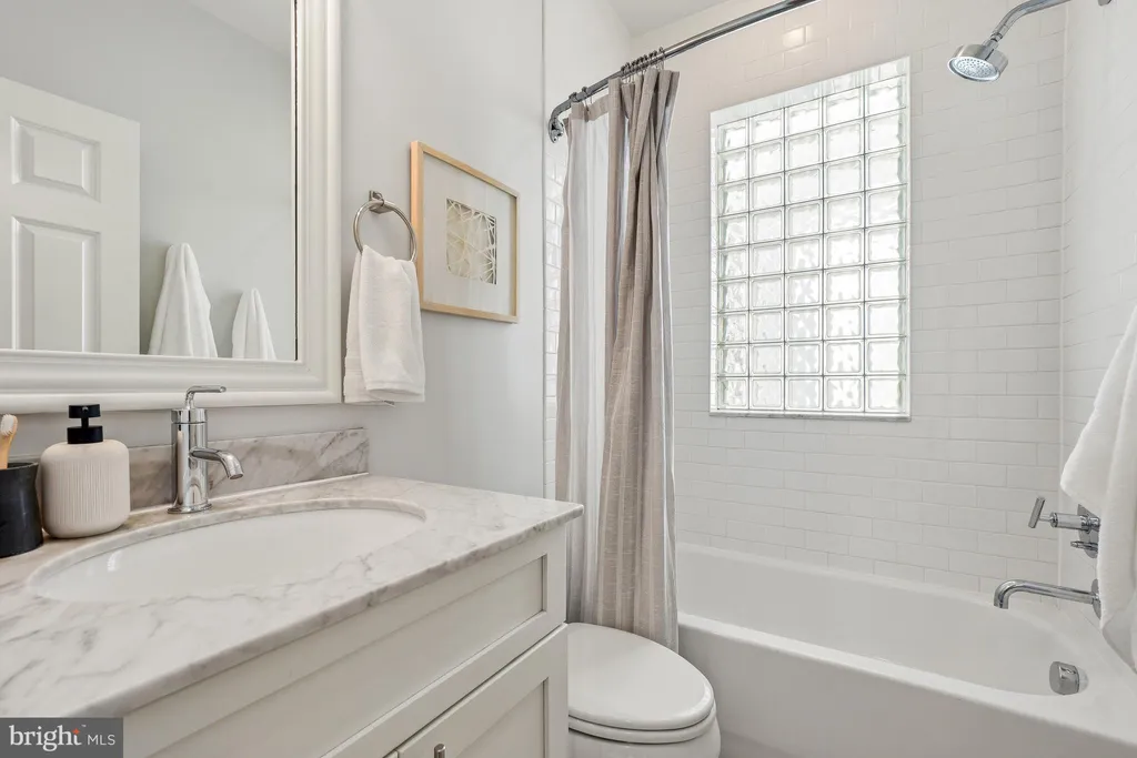 Additional image 34 of 822 11th Street NE, Washington, DC 20002