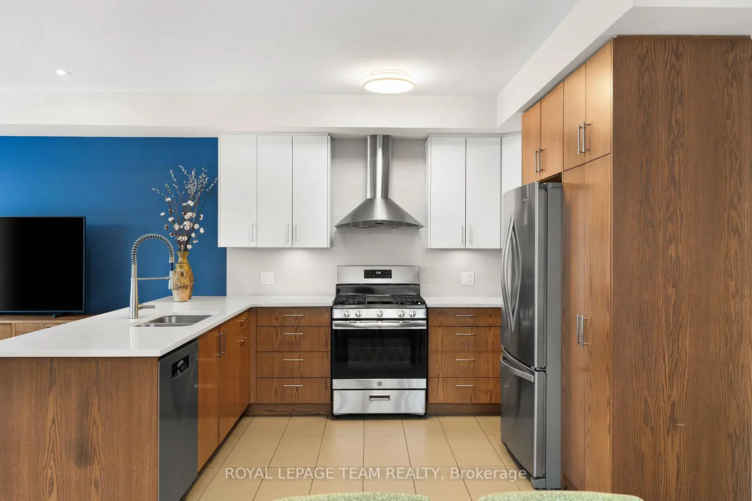 649 Churchill Avenue photo 4