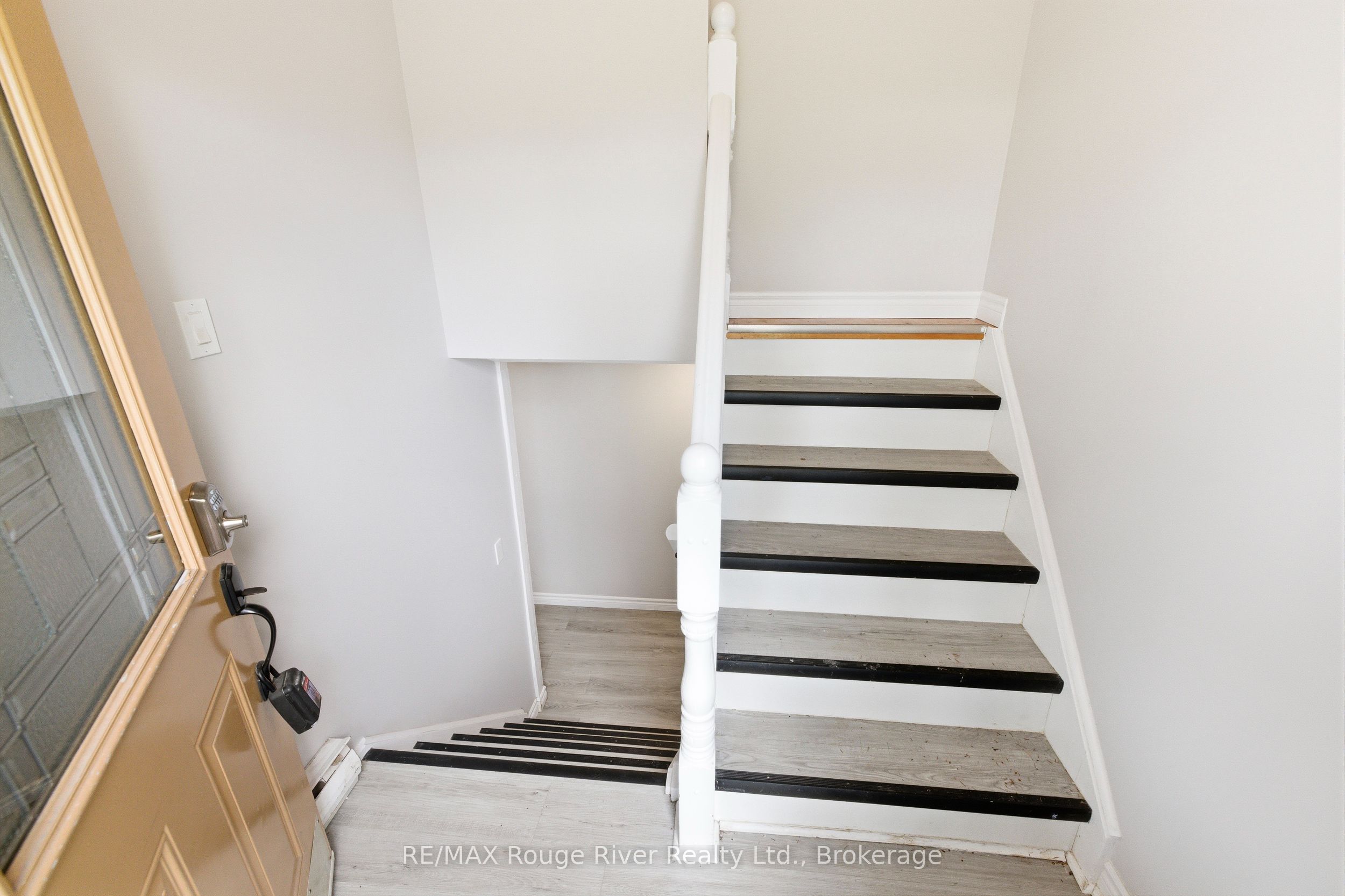Additional image 6 of UNIT 2-599 Otonabee Drive, Peterborough, ON, K9J 7X8