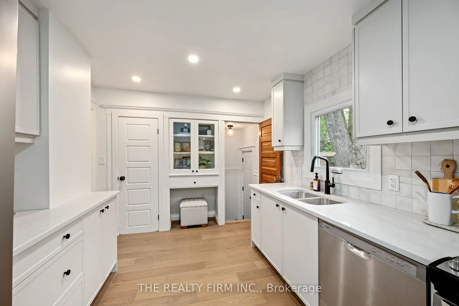 Additional image 11 of 908 Dufferin Avenue